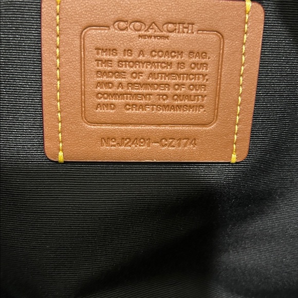 Coach (NWT) Gallery Tote Bag in Signature Canvas with Bow Print - Picture 4 of 14